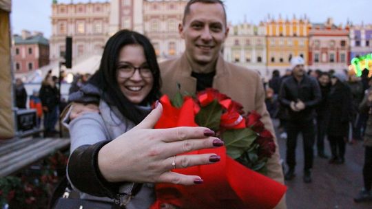 Morsowanie i oświadczyny na Rynku Wielkim w Zamościu Morsowanie i oświadczyny na Rynku Wielkim w Zamościu