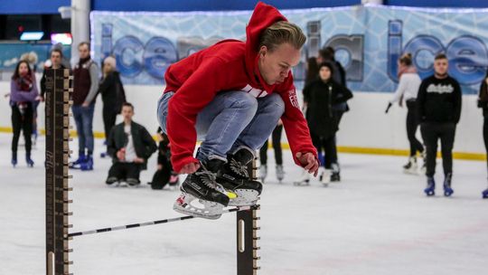 Ice Battle i pokazy freestyle na lodowisku Icemania