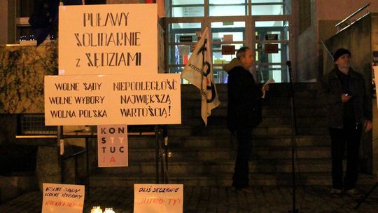 Protest przed sądem w Puławach 