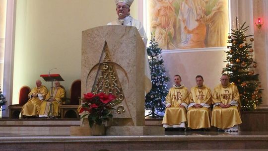Pasterka z udziałem Abp. Stanisława Budzika w kościele pw. Matki Bożej Różańcowej