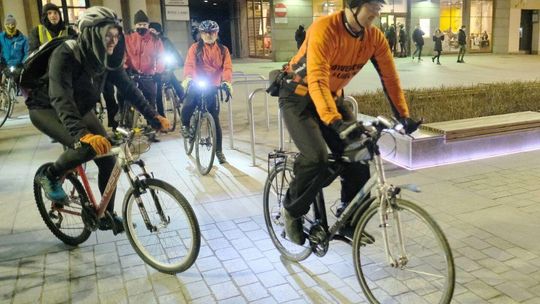 Świąteczna Lubelska Masa Krytyczna: rowerzyści wyruszyli z placu Litewskiego 