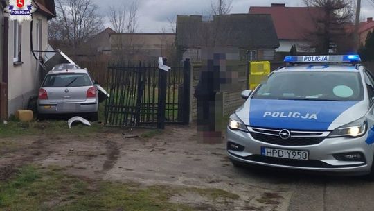 Krynka. Kierowca staranował ogrodzenie posesji Krynka. Kierowca staranował ogrodzenie posesji