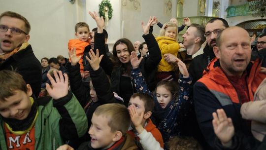 Muzyczne Patataj: rodzinne, międzypokoleniowe kolędowanie w bazylice oo. Dominikanów