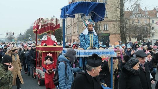 Tradycyjny Orszak Trzech Króli wyruszył dzisiaj w południe z placu Zamkowego w Lublinie Tradycyjny Orszak Trzech Króli wyruszył dzisiaj w południe z placu Zamkowego w Lublinie