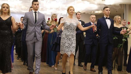 Studniówka ZS1 im Władysława Grabskiego w In Between Studniówka ZS1 im Władysława Grabskiego w In Between