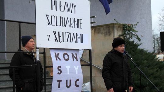 Puławianie solidarni z sędziami