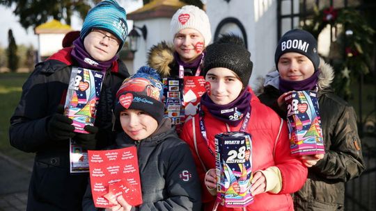 Zbiórka na WOŚP przed kościołem w Czerniejowie  
