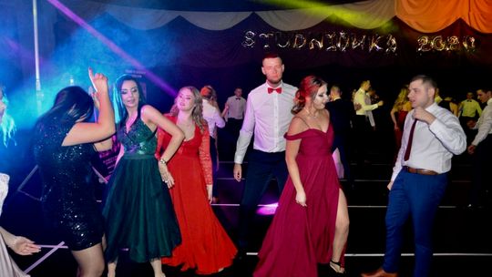 Studniówka Zespołu Szkół Ponadpodstawowych im. Jana Pawła II w Radzyniu Podlaskim Studniówka Zespołu Szkół Ponadpodstawowych im. Jana Pawła II w Radzyniu Podlaskim