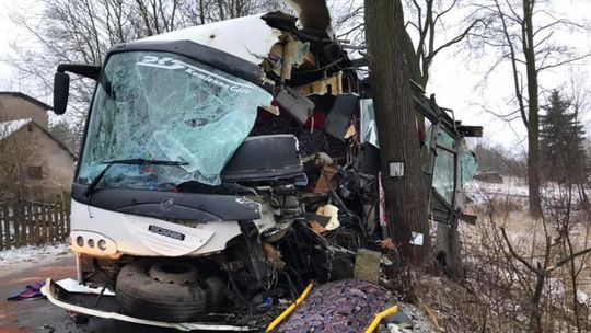 Wypadek autokaru w miejscowości Olszyny (Dolny Śląsk)