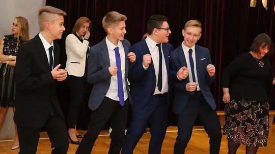 Bal ósmoklasistów Szkoły Podstawowej Nr 45 Bal ósmoklasistów Szkoły Podstawowej Nr 45