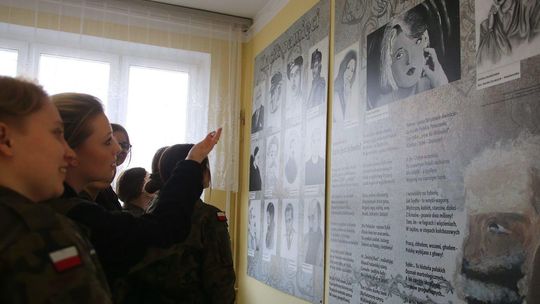 Rocznica masowych deportacji Polaków na Sybir. Uroczystości w XXVII LO w Lublinie