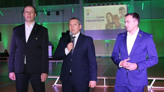 Od lewej: Dariusz Batyra (prezes GKS Górnik Łęczna, Piotr Sadczuk (prezes Górnika Łęczna S.A, Sebastian Buczak (wiceprezes Górnika Łęczna)