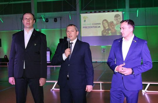 Od lewej: Dariusz Batyra (prezes GKS Górnik Łęczna, Piotr Sadczuk (prezes Górnika Łęczna S.A, Sebastian Buczak (wiceprezes Górnika Łęczna)