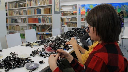 Moda na recykling w Kazimierzu Dolnym. Szyli ubrania z odpadów