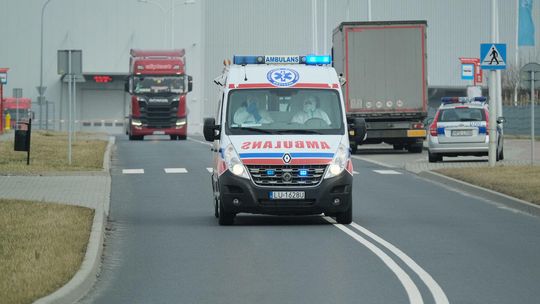 Kierowca ciężarówki z objawami koronawirusa. Karetka zabrała go do szpitala