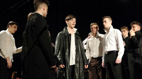 XVII Spotkania Teatralne Zwierciadła w lubelskim II LO XVII Spotkania Teatralne Zwierciadła w lubelskim II LO