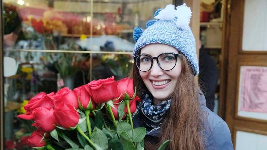 Oblężenie murku z kwiatami w Dniu Kobiet