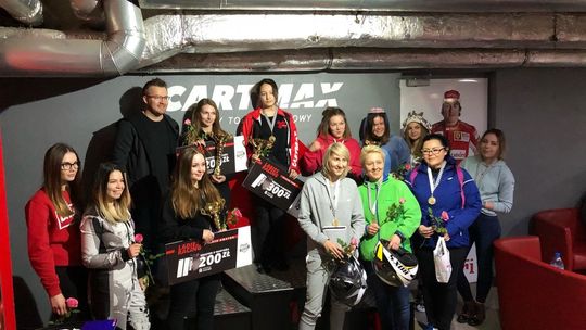W Dniu Kobiet kryty tor kartingowy Cartmax zorganizował wyścigi dla pań Ladies Racing 