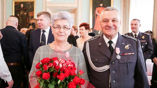Odznaczenia od Prezydenta Krzysztofa Żuka, za wieloletnie pożycie małżeńskie 