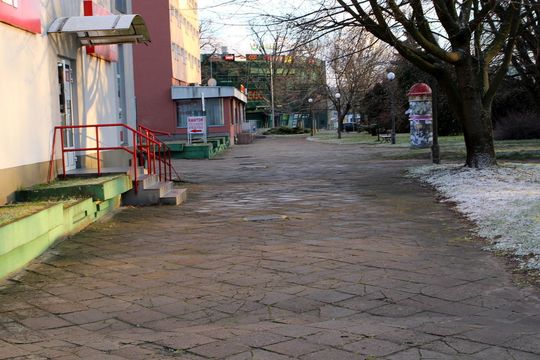 chodnik przy hotelu Izabela