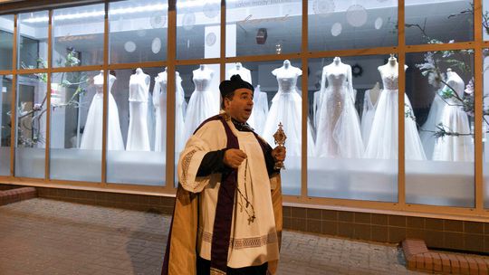 Ks. Mirosław Matuszny z Lublina z relikwiami św. Antoniego Ks. Mirosław Matuszny z Lublina z relikwiami św. Antoniego