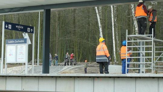 Ulica Węglinek i Ogród Saski popularne wśród spacerowiczów Ulica Węglinek i Ogród Saski popularne wśród spacerowiczów