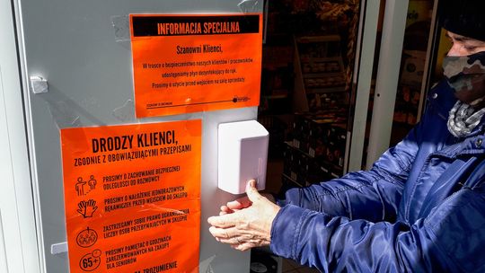 Godziny na zakupy dla seniorów w sklepach Biedronka. Nowe zasady bezpieczeństwa.