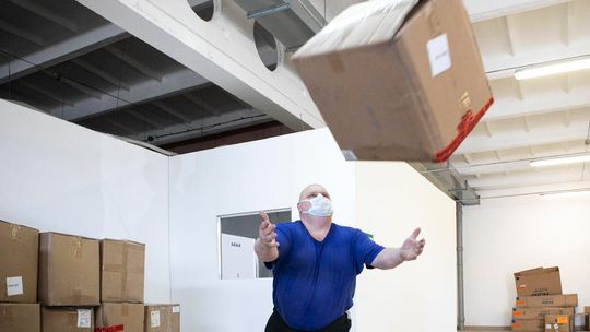 Maseczki z Chin zamówione przez Urząd Marszałkowski w Lublinie