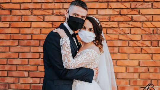 Miłość w czasach zarazy. Ślub w kościele św. Andrzeja Boboli w Lublinie