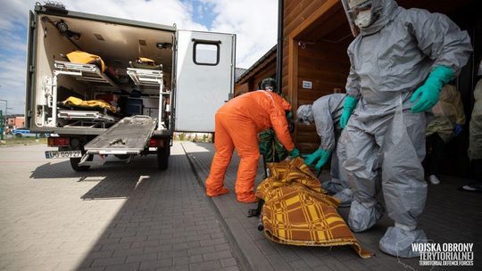 Wojsko ewakuowało Dom Pomocy Społecznej w Kleszczowie Wojsko ewakuowało Dom Pomocy Społecznej w Kleszczowie