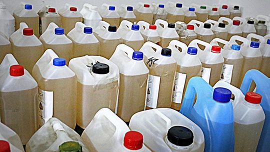 Kontrabandę przerobili na płyn do dezynfekcji