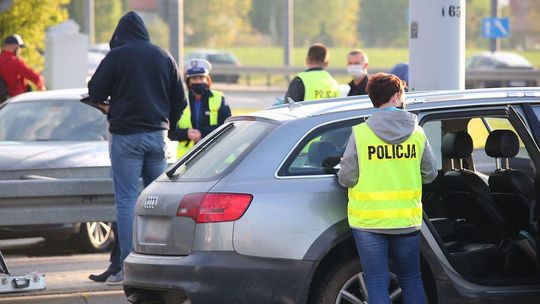 Wypadek na skrzyżowaniu al. Kraśnickiej i Jana Pawła II po pościgu policyjnym Wypadek na skrzyżowaniu al. Kraśnickiej i Jana Pawła II po pościgu policyjnym