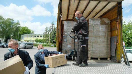 50 tysięcy maseczek oraz 10 tysięcy kombinezonów z chińskiej, partnerskiej prowincji Henan