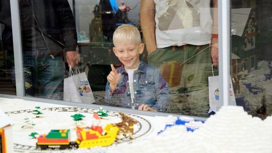 Wystawa figur z klocków Lego w Skende Shopping