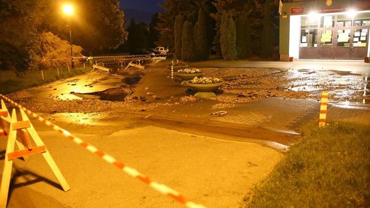 Nocna awaria sieci wodnej przy ul. Rzeckiego