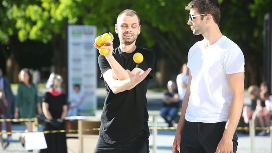 Pokazy sztukmistrzów na ponowne otwarcie CSK
