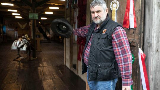 Minister rolnictwa Jan Krzysztof Ardanowski w stadninie koni w Janowie Podlaskim