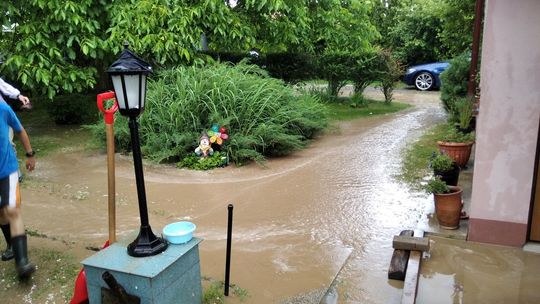 Popkowice Księże (pow. kraśnicki) - lokalne podtopienia Popkowice Księże (pow. kraśnicki) - lokalne podtopienia