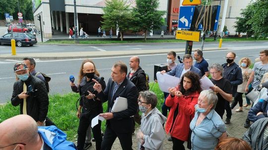 Wizja lokalna obrońców drzew na ul. Lipowej