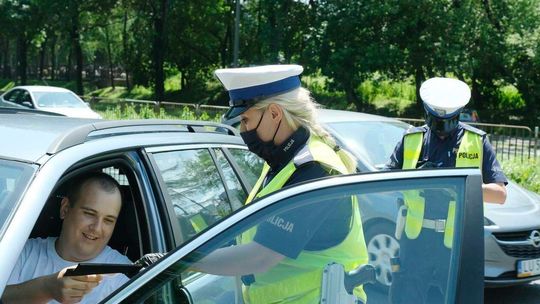 Kontrola drogówki przy al. Andersa. Akcja Bezpieczne wakacje