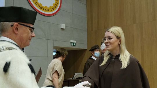 Promocja na politechnice. Nowi doktorzy odebrali dyplomy w auli Wydziału Mechanicznego 