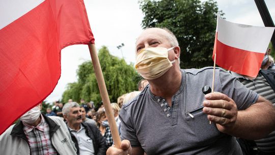 Andrzej Duda w Łukowie. Na wiec prezydenta przyszli też jego przeciwnicy Andrzej Duda w Łukowie. Na wiec prezydenta przyszli też jego przeciwnicy
