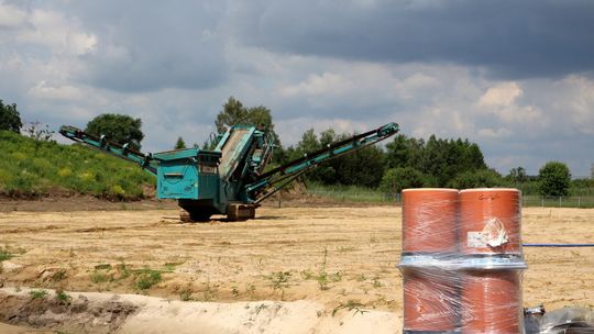Budowa stadionu w Gołębiu