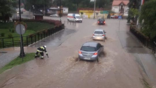 Zalane ulice Nałęczowa i akcja OSP Wąwolnica Zalane ulice Nałęczowa i akcja OSP Wąwolnica