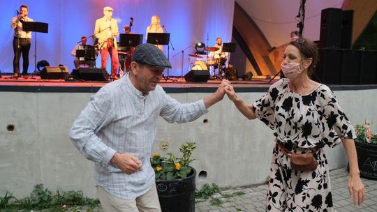 Potańcówka w Muszli w Ogrodzie Saskim w Lublinie