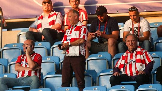 Kibice na meczu Cracovii – Lechii Gdańsk w Lublinie. Spotkanie oglądał m.in. Zbigniew Boniek