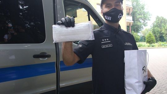 Przekazanie maseczek przez Służbę Więzienną w DPS Betania