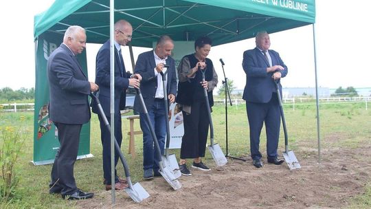 ''Pierwsza łopata'' pod nową stadninę na Felinie ''Pierwsza łopata'' pod nową stadninę na Felinie