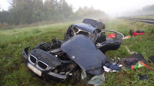 Szynobus zderzył się z samochodem na przejeździe kolejowym Szynobus zderzył się z samochodem na przejeździe kolejowym