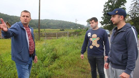 Wierzchoniów - mieszkańcy żądają przedłużenia chodnika